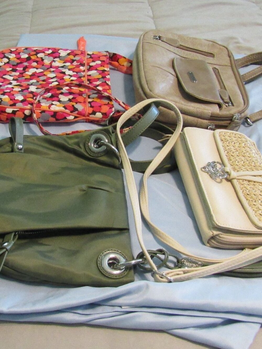 Lot 4 CROSSBODY BAGS PURSES Vera Bradley Confetti/ Beige BUENO/Vince Camuto +1